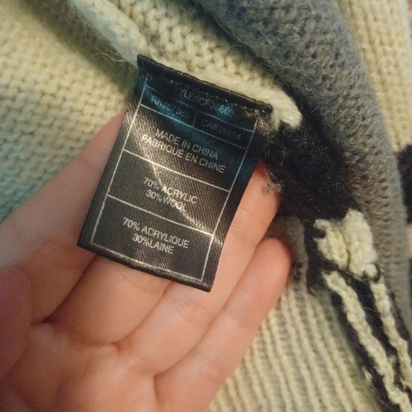 Juniors Aztec cardigan. Size Large. - Picture 5 of 5